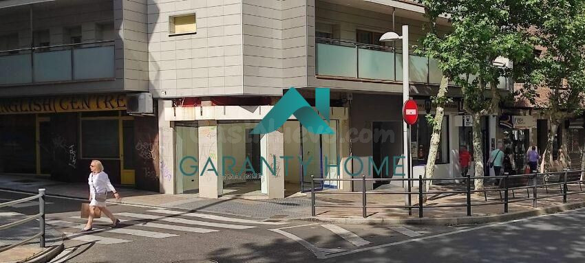 Local comercial  en venta en un tramo excelente de la Avenid - foto 4