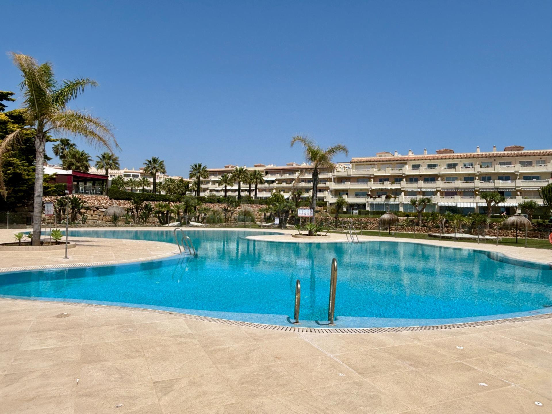 ESPECTACULAR APARTAMENTO EN BALCONES DEL CHAPARRAL CON VISTAS AL MAR (MIJAS-COSTA)