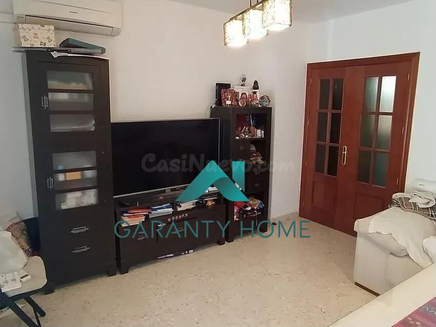 SE ALQUILA CASA EN ANTEQUERA - foto 2