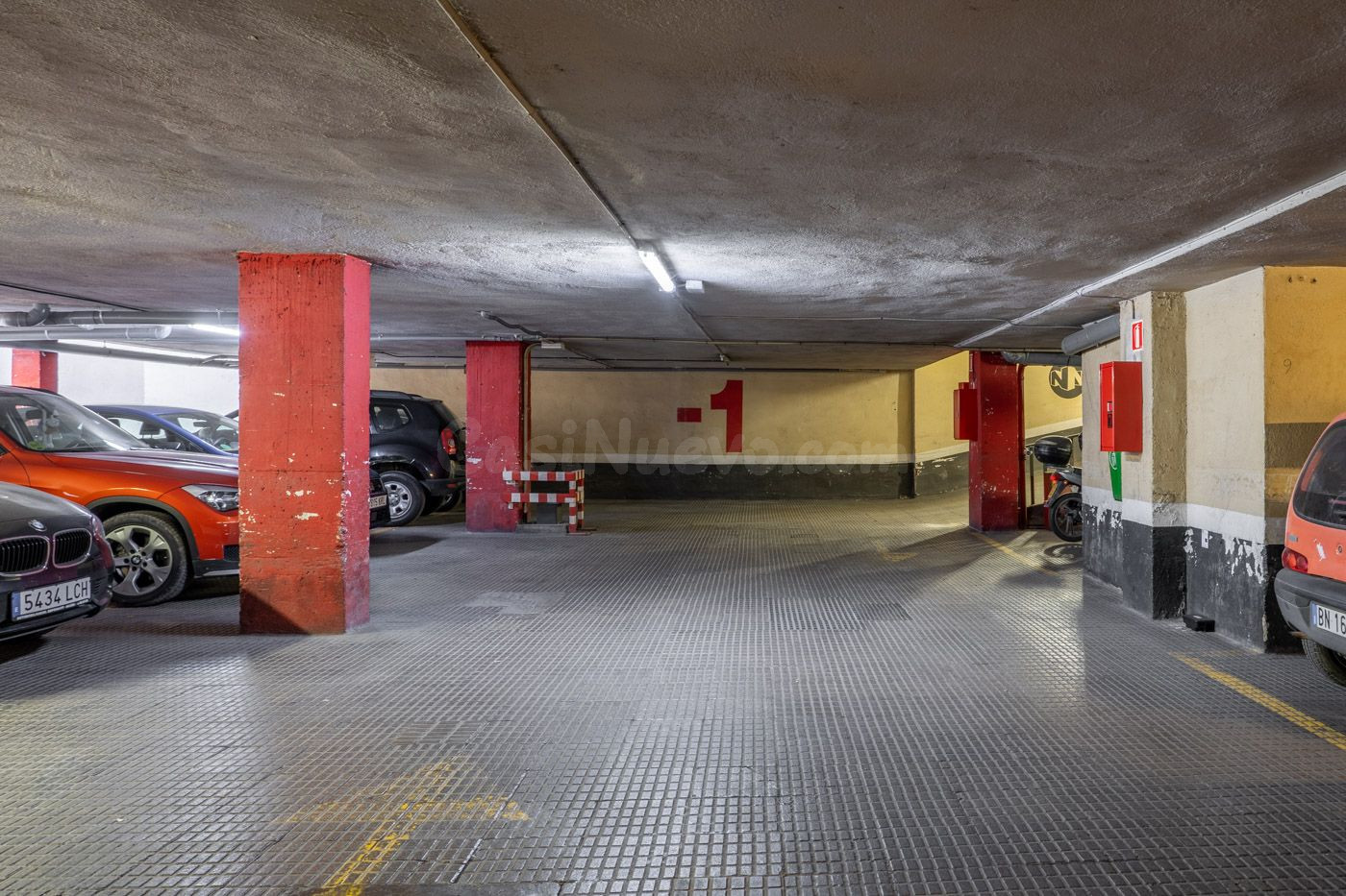 Parking de moto 2m² en alquiler - Casc Antic