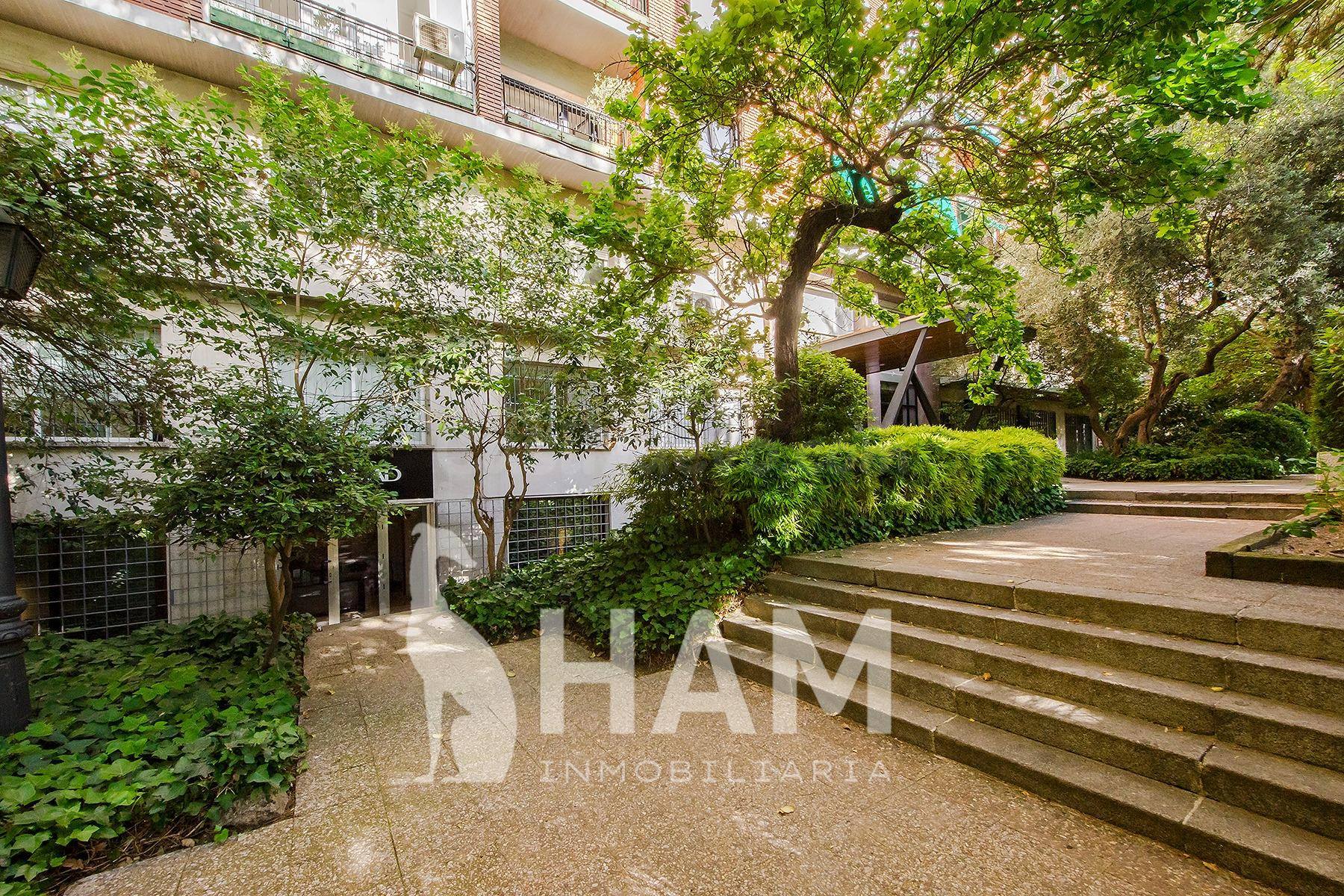 Local de 289 m2 en Padre Damián, Chamartín