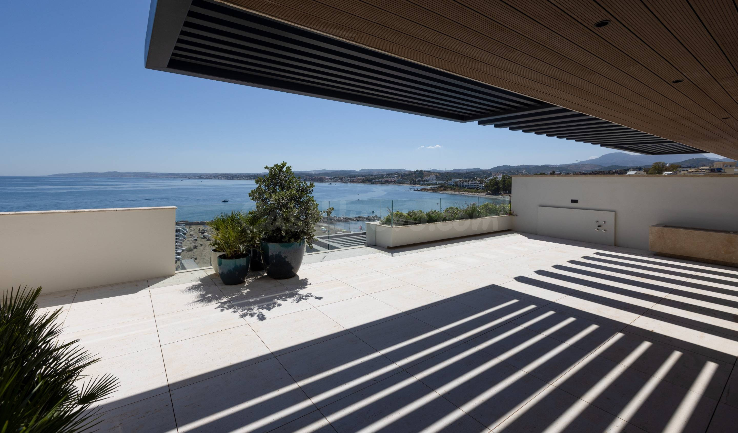 Fabuloso apartamento en primera línea de Playa del Cristo en Seghers, Estepona. Málaga