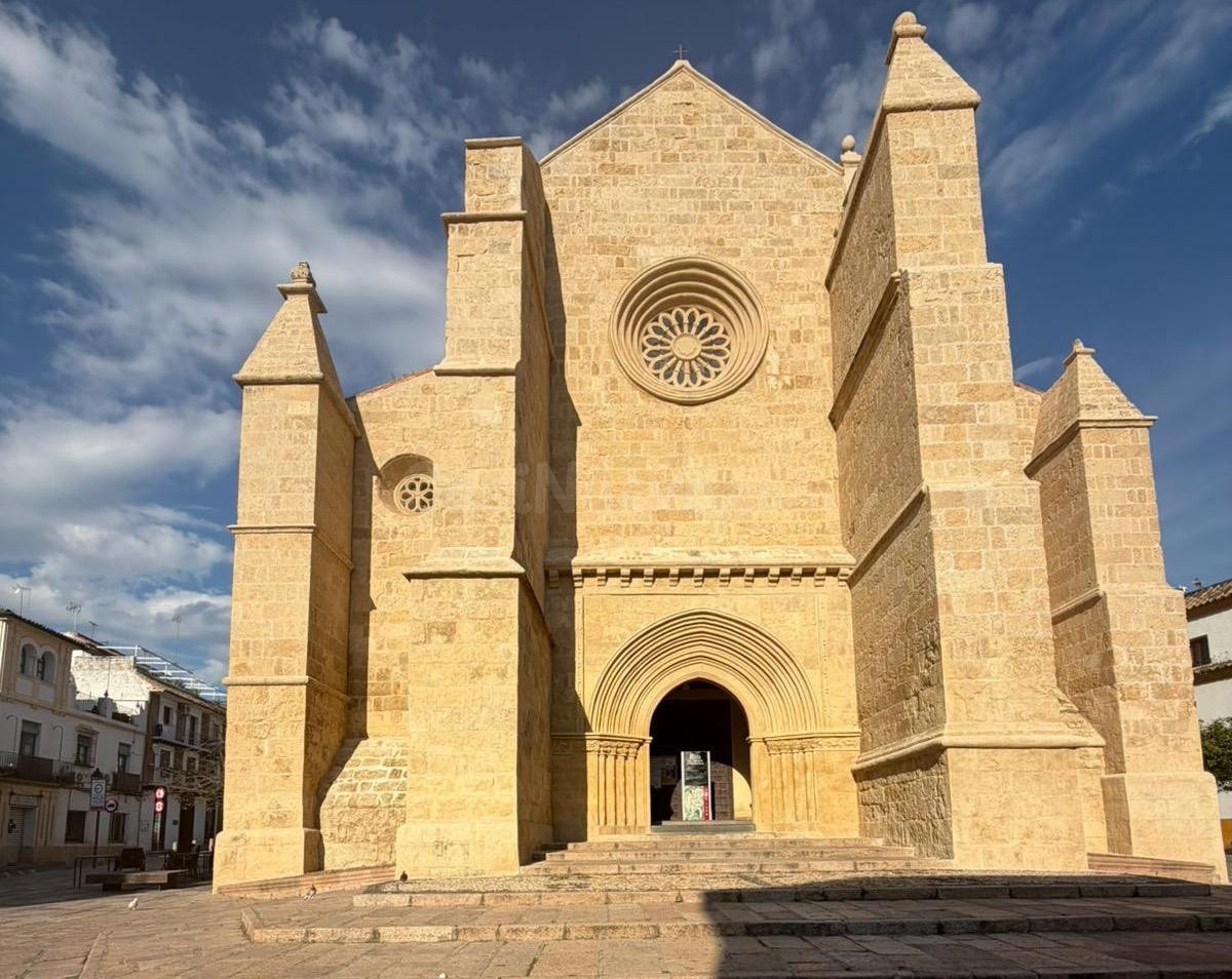 ESPECTACULAR CASA CON TERRAZA CON VISTAS A LA IGLESIA DE SANTA MARINA