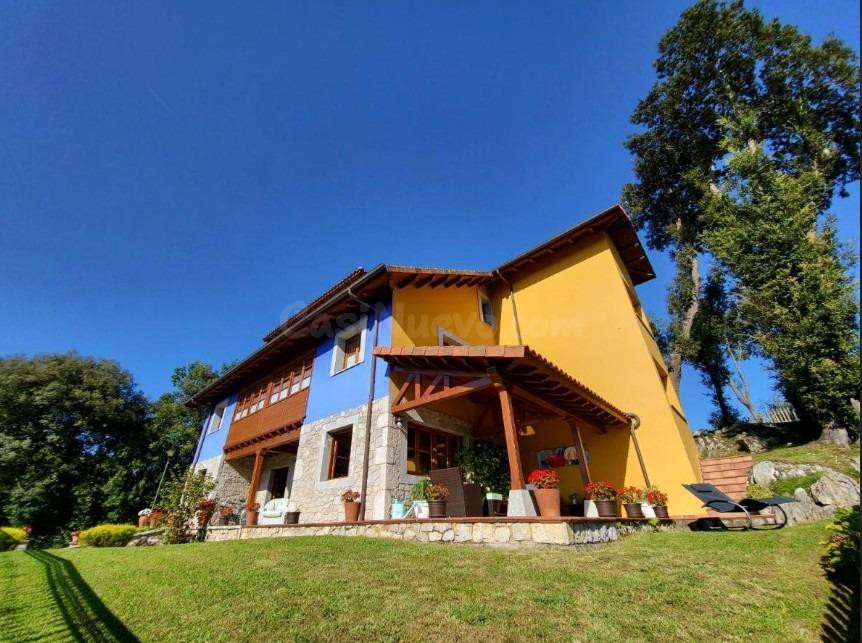 Casona rural con 12 habitaciones y 6.000 m2 de terreno