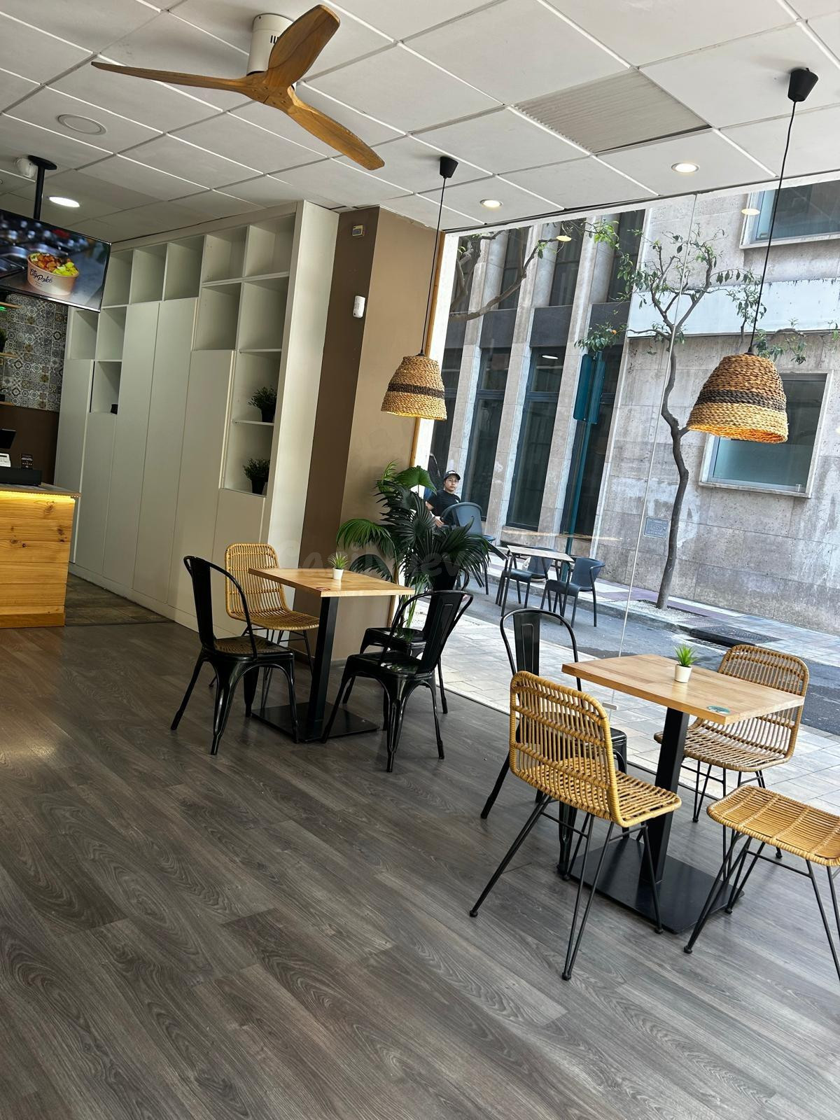 Traspaso de local comercial de 253 m2