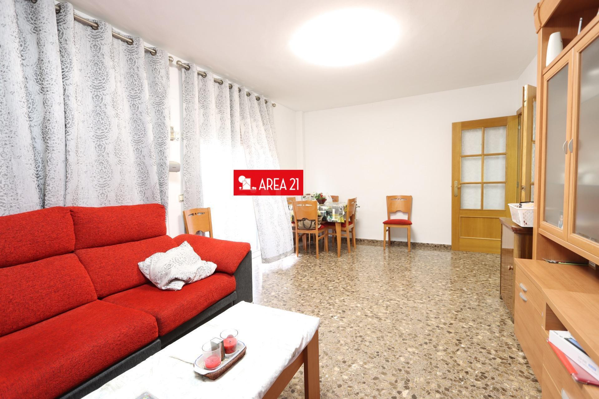 PISO A LA VENTA CON TRASTERO Y PARKING EN LA POBLA DE VALLBO - foto 4