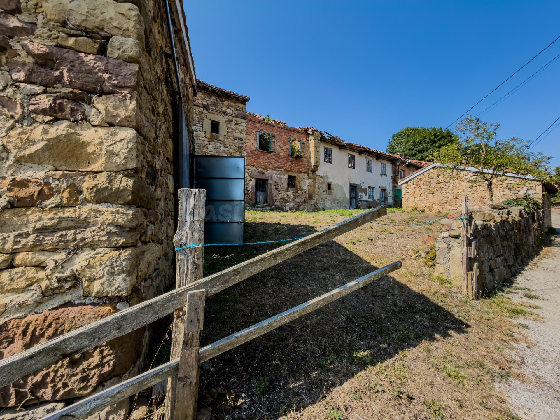 588 m2 para crear un proyecto turístico único en Campoo - foto 2