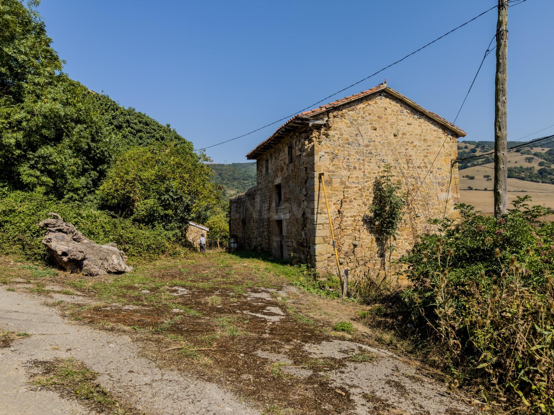 588 m2 para crear un proyecto turístico único en Campoo - foto 3