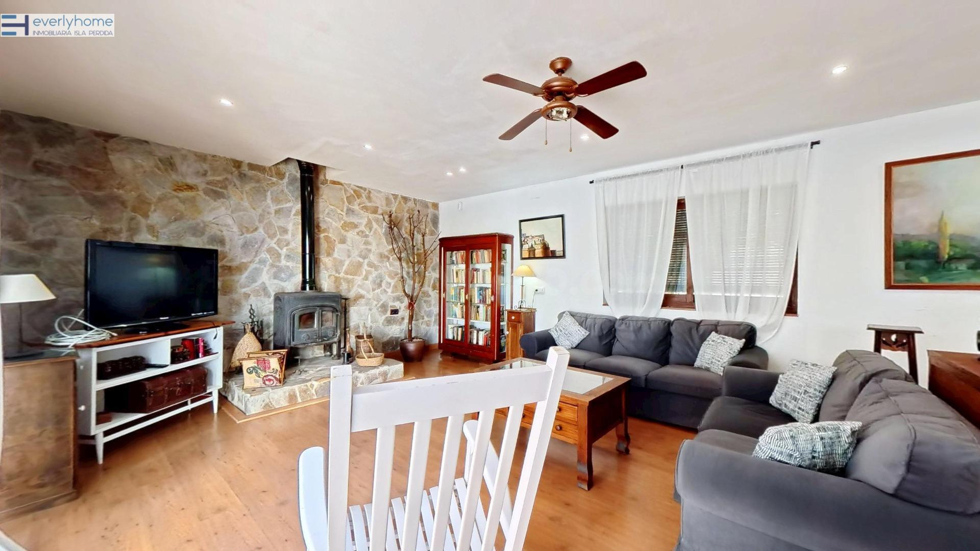 Vivienda con amplia parcela en entorno natural, a 10 minutos de Requena.