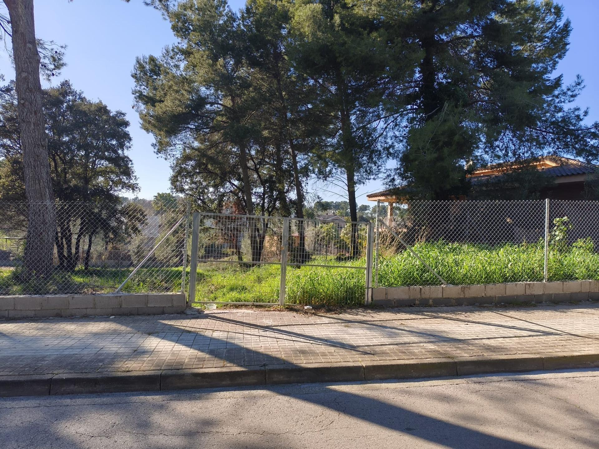 EXCEL·LENT SOLAR DE 1.911 M2 EN UNA UBICACIÓ ESTRATÈGICA DE SABADELL