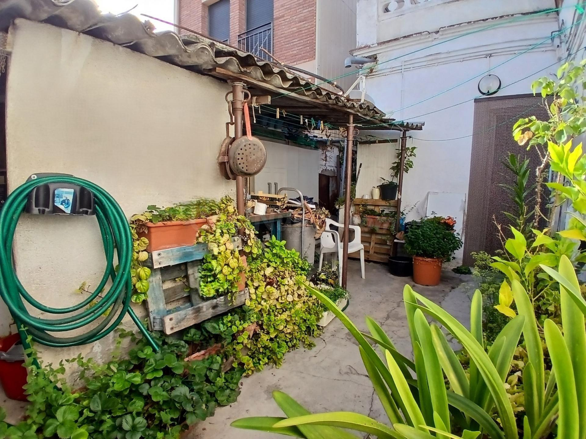 ESPECTACULAR CASA AMB PATI I TERRASSA AL CENTRE DE SANT QUIRZE DEL VALLÈS
