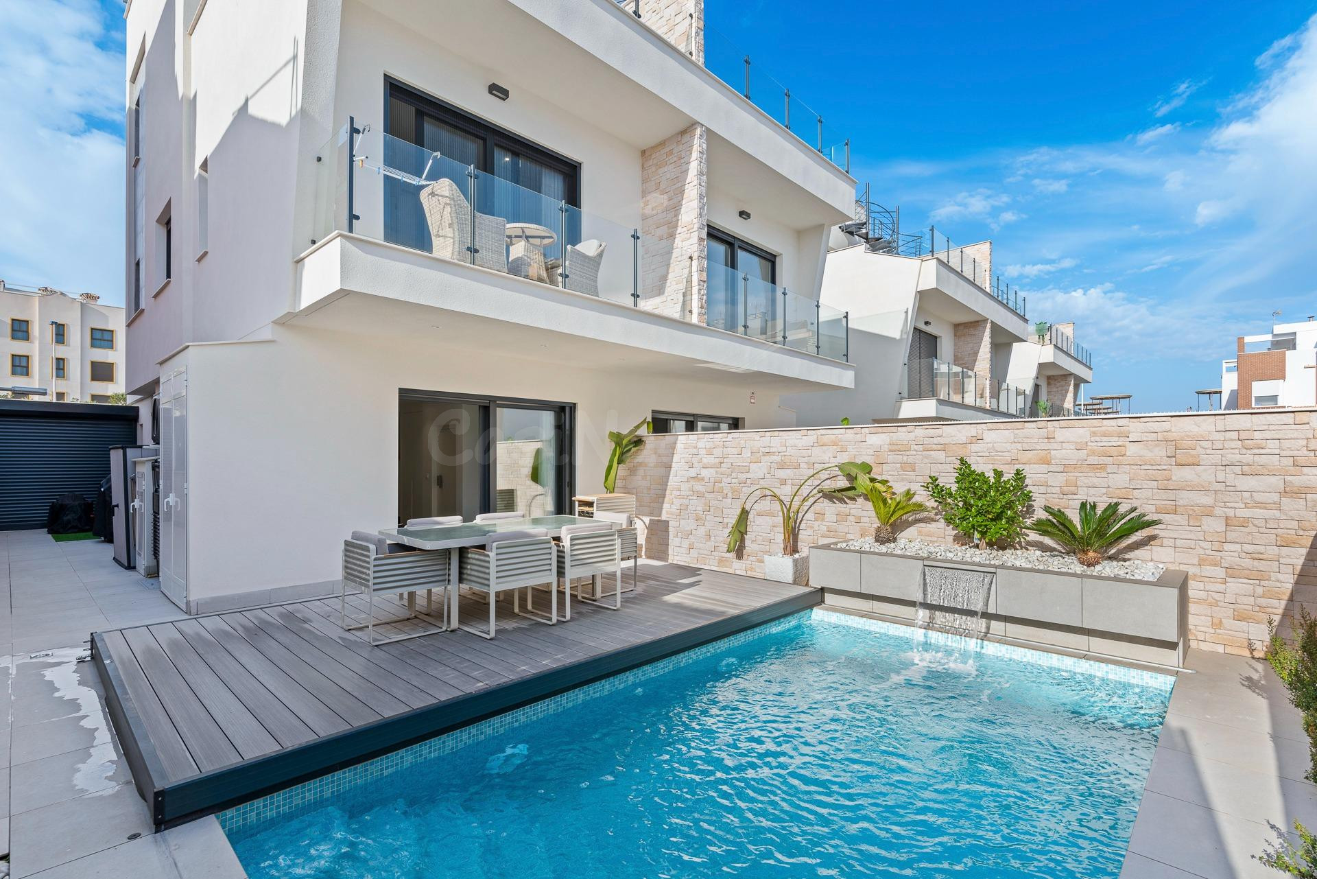 Se vende chalets adosados de obra nueva Guardamar del Segura