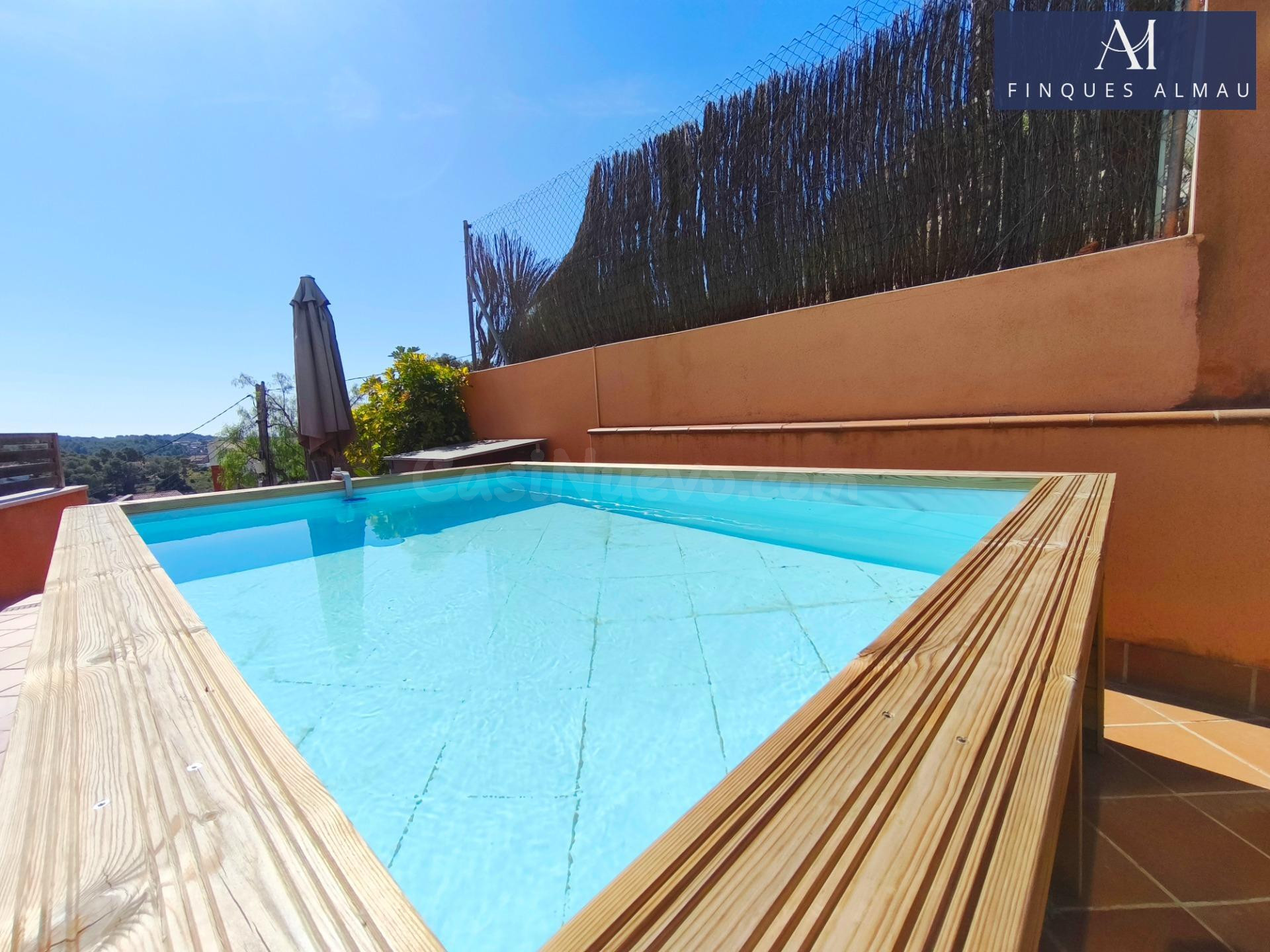 Exclusivo Chalet en Cubelles con Piscina y Amplio Terreno - foto 3