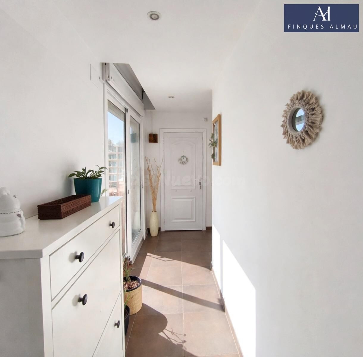 Exclusivo Chalet en Cubelles con Piscina y Amplio Terreno - foto 4