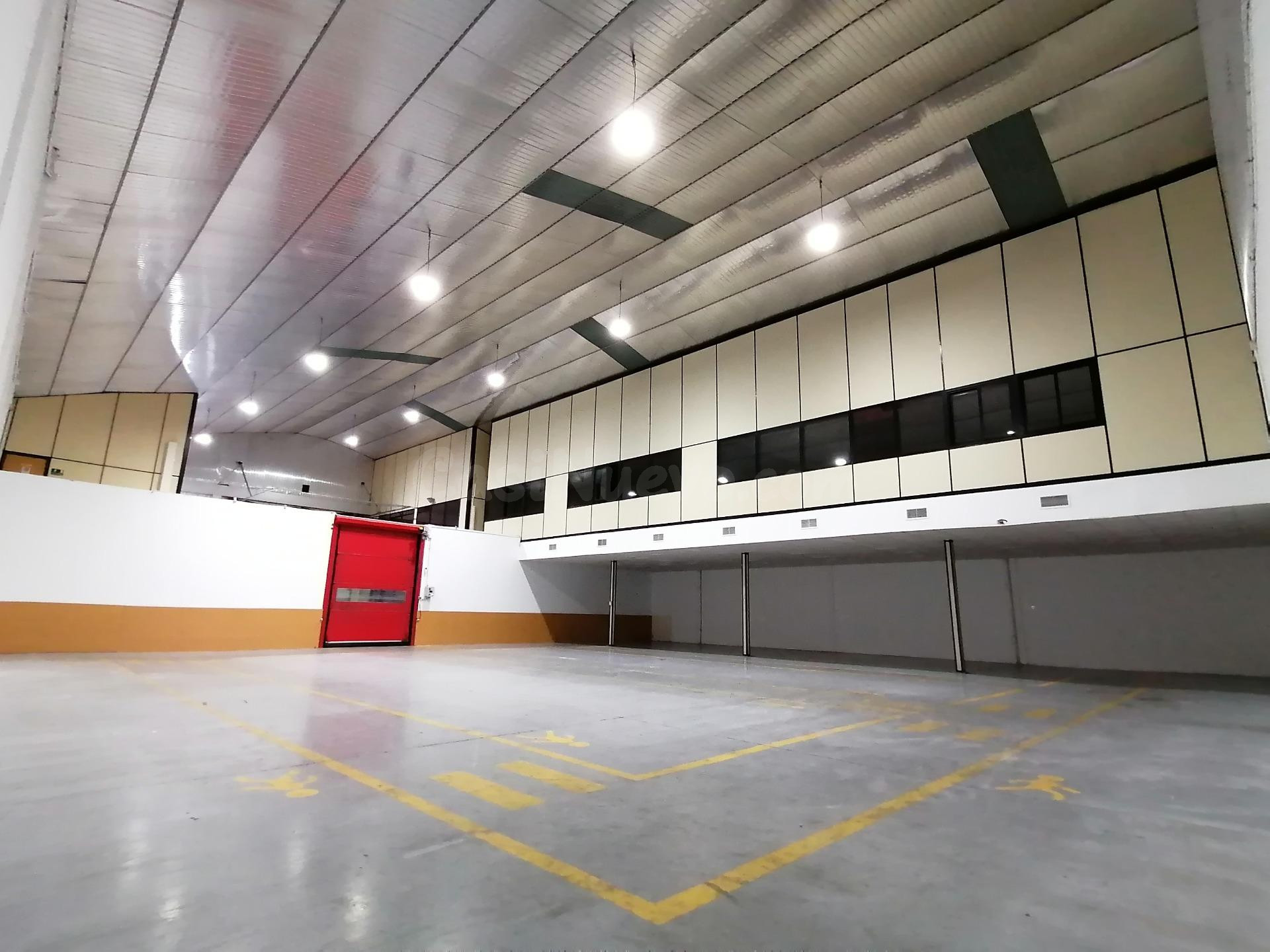 Nave con Oficinas en Polígono Las Capellanías, Cáceres
