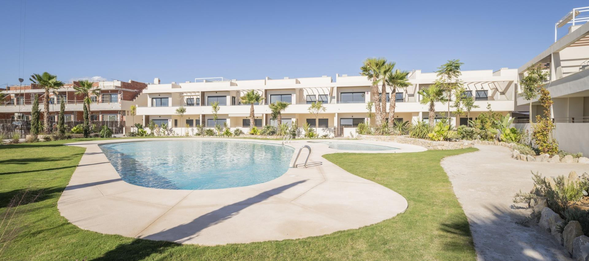 Se vende bungalow a 250 metros del mar en La Veleta de Torrevieja, Alicante