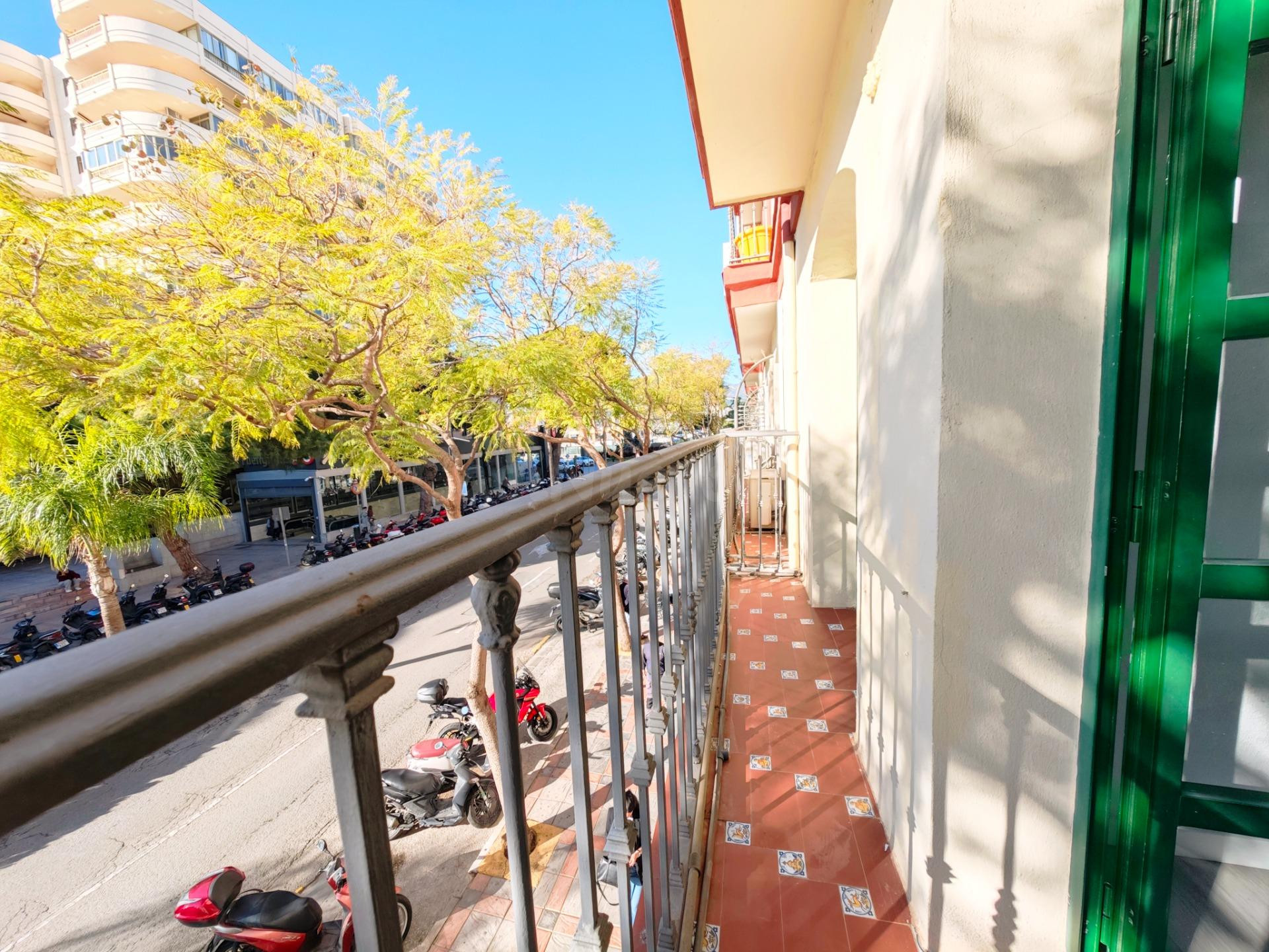 SE ALQUILA OFICINA-DESPACHO EN PLENO CENTRO DE FUENGIROLA
