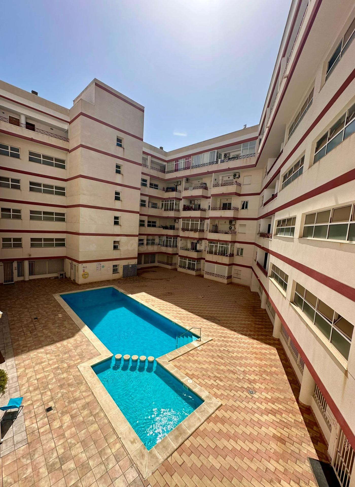Apartamento en buen estado con piscina comunitaria en Torrevieja
