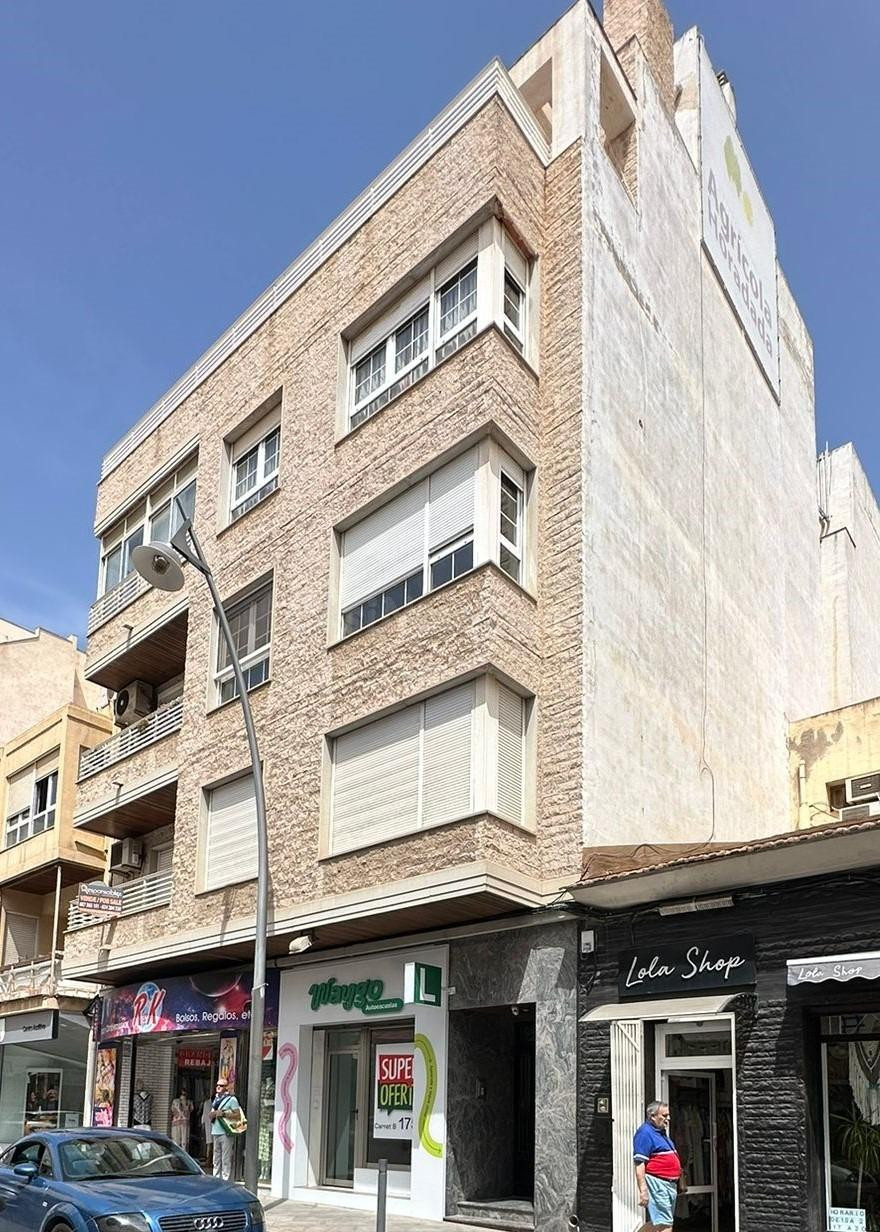 Se vende piso de 243 m2 en pleno centro de Torrevieja