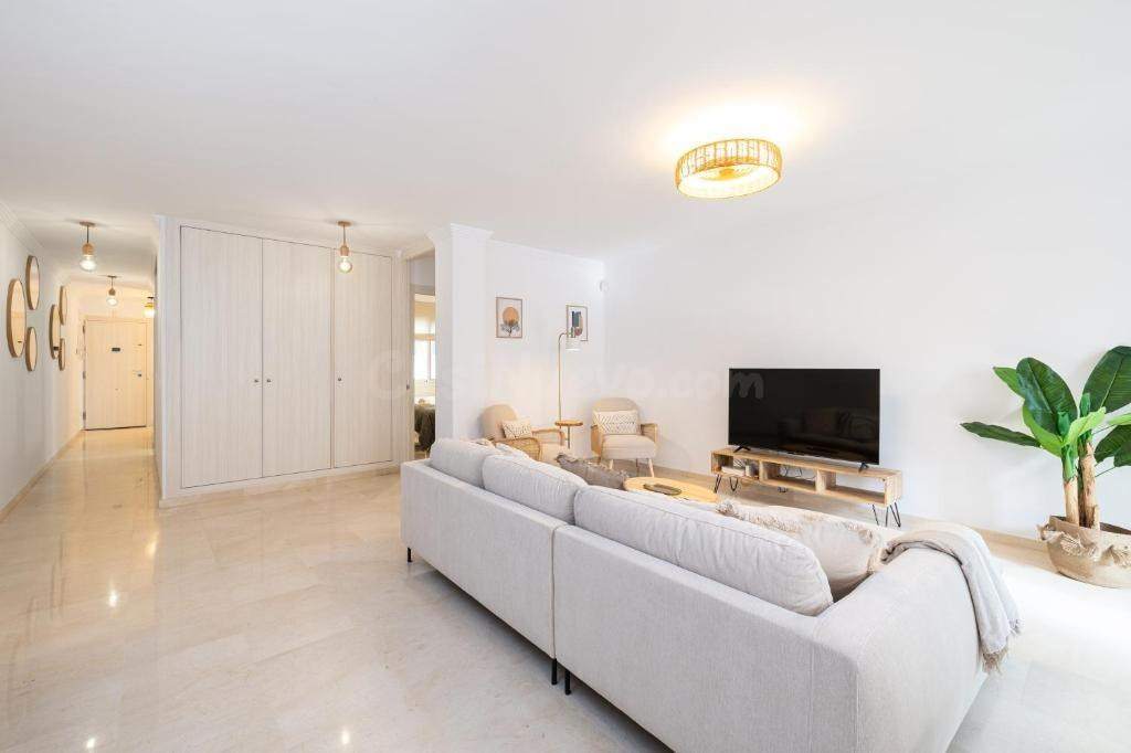 PISO DE 140 m2 EN PLENO CENTRO DE FUENGIROLA. LICENCIA VACAC - foto 4