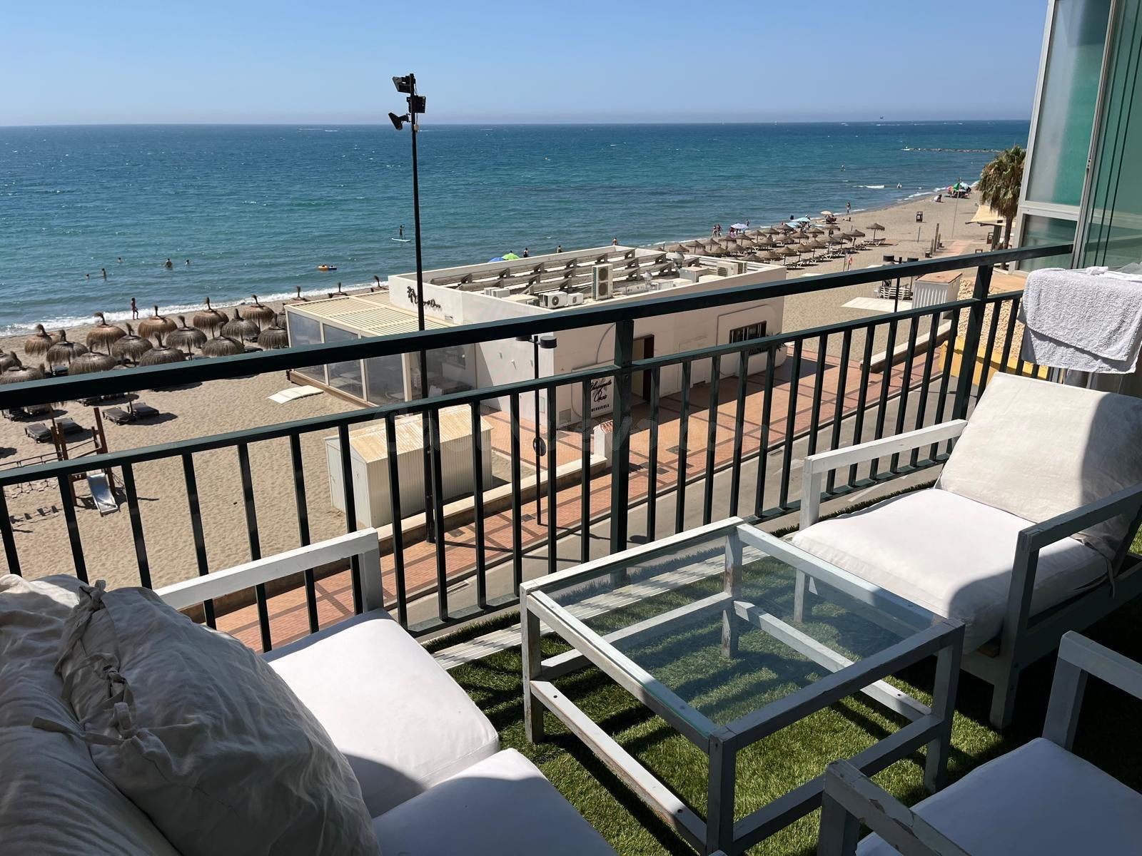 PASEO MARITIMO EN FUENGIROLA VISTAS FRONTALES AL MAR Y CON LICENCIA TURISTICA