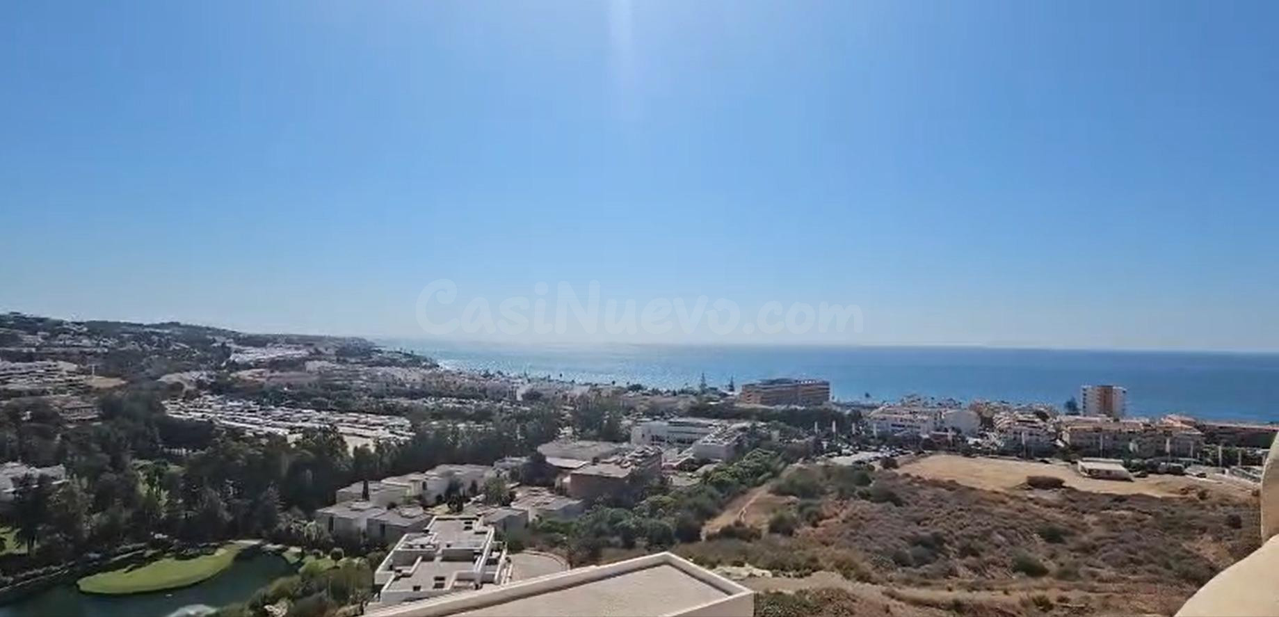 Dúplex tipo adosado con vistas al mar en la Cala de Mijas