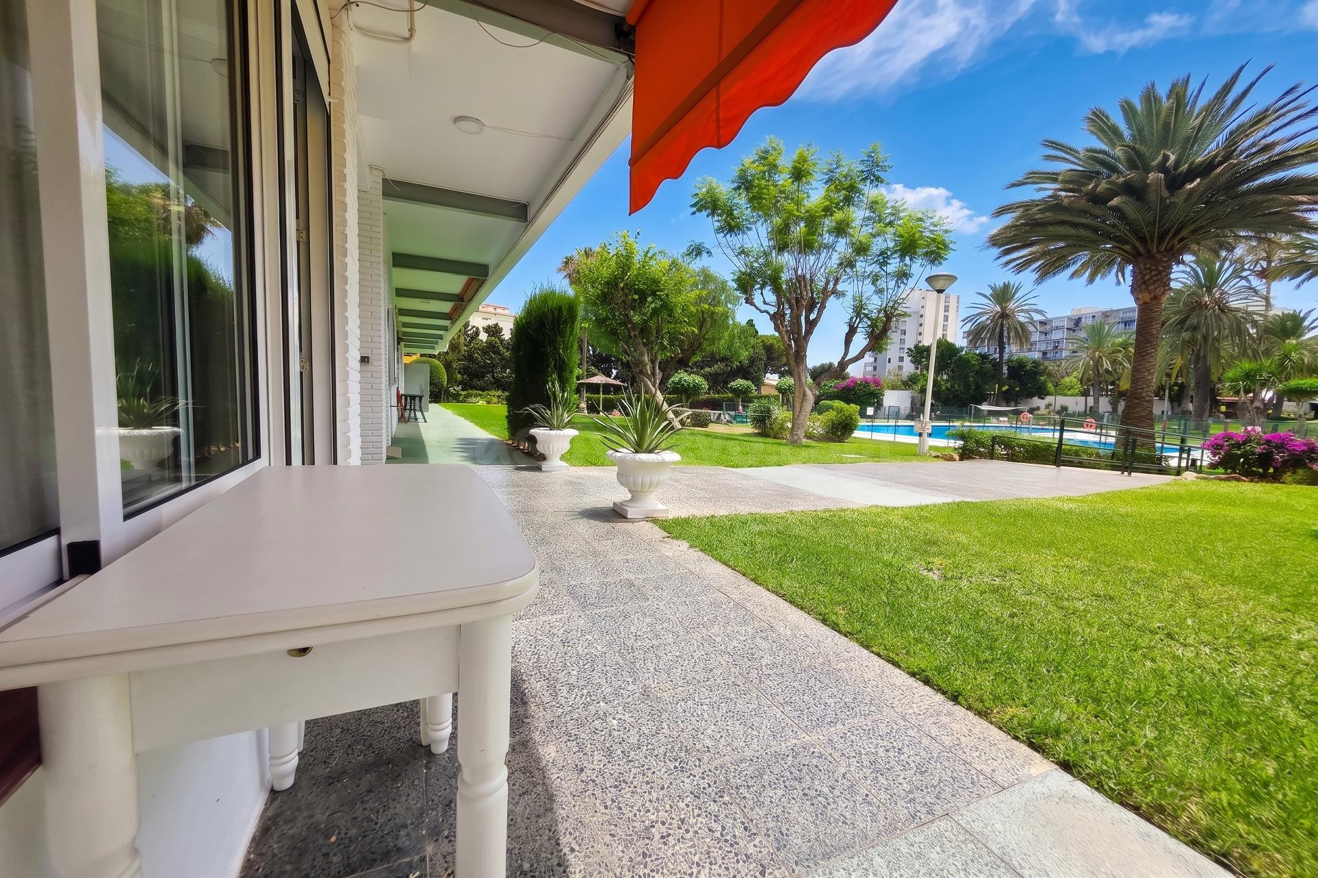 Apartamento de 1 dormitorio con Licencia Turística cerca de Playa con acceso directo a jardines y piscina