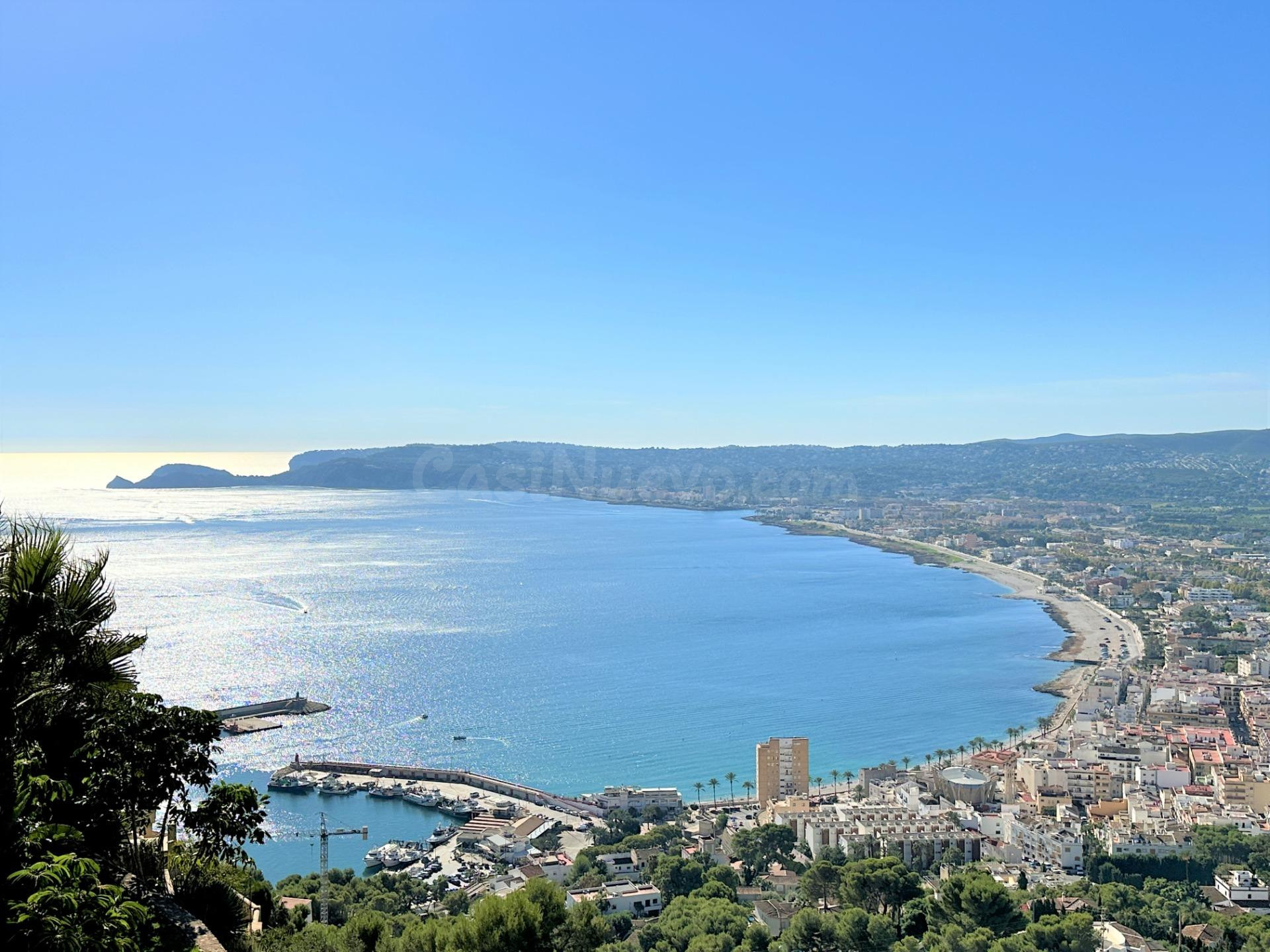 Villa de lujo de alta gama con orientación sur en una de las zonas más prestigiosas de Jávea