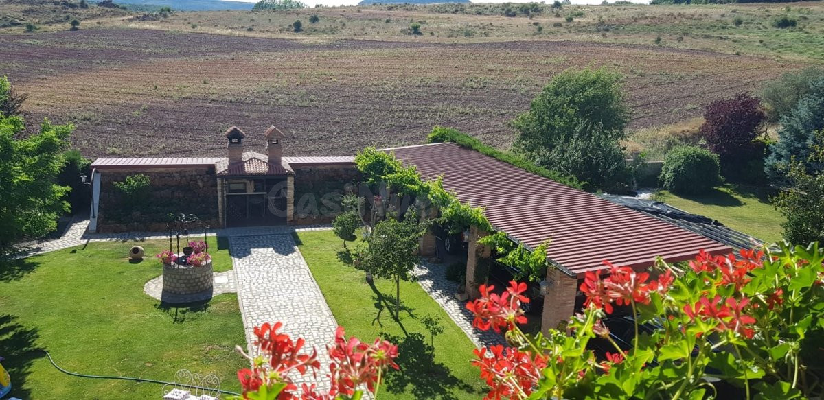 LUJOSO CHALET CON PARCELA EN GOLMAYO