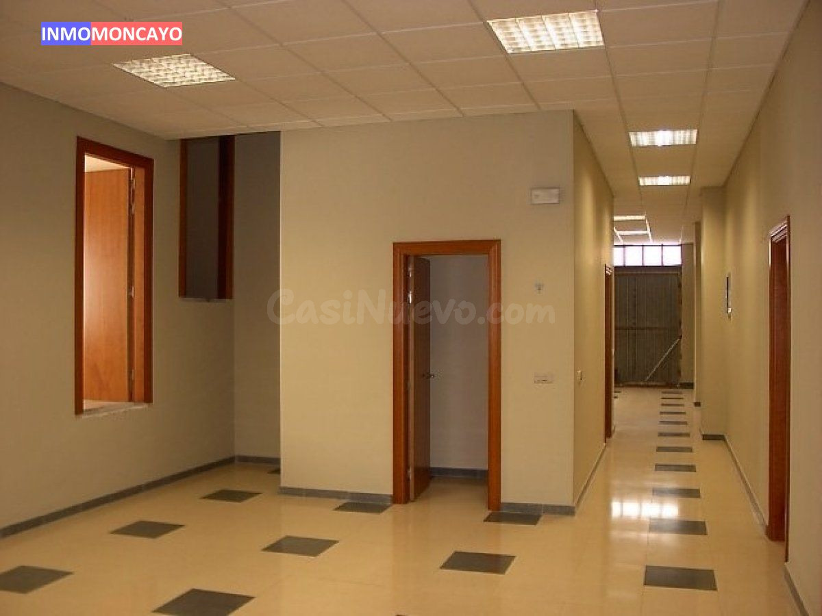 SE ALQUILA LOCAL REFORMADO EN PLENO CENTRO DE TUDELA - foto 4