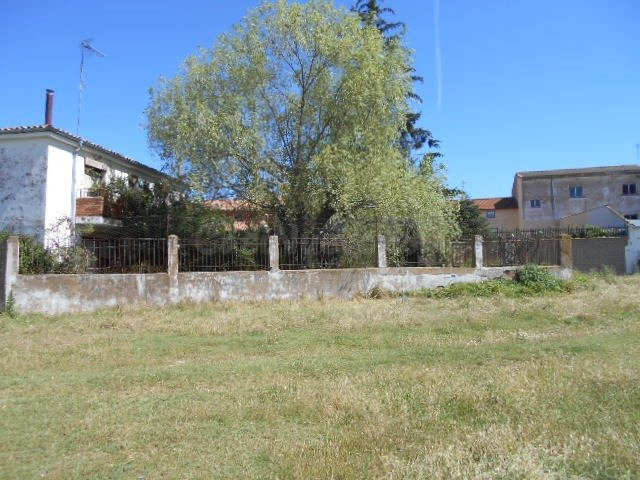 Vendo Casa independiente con terreno en Dévanos - foto 4