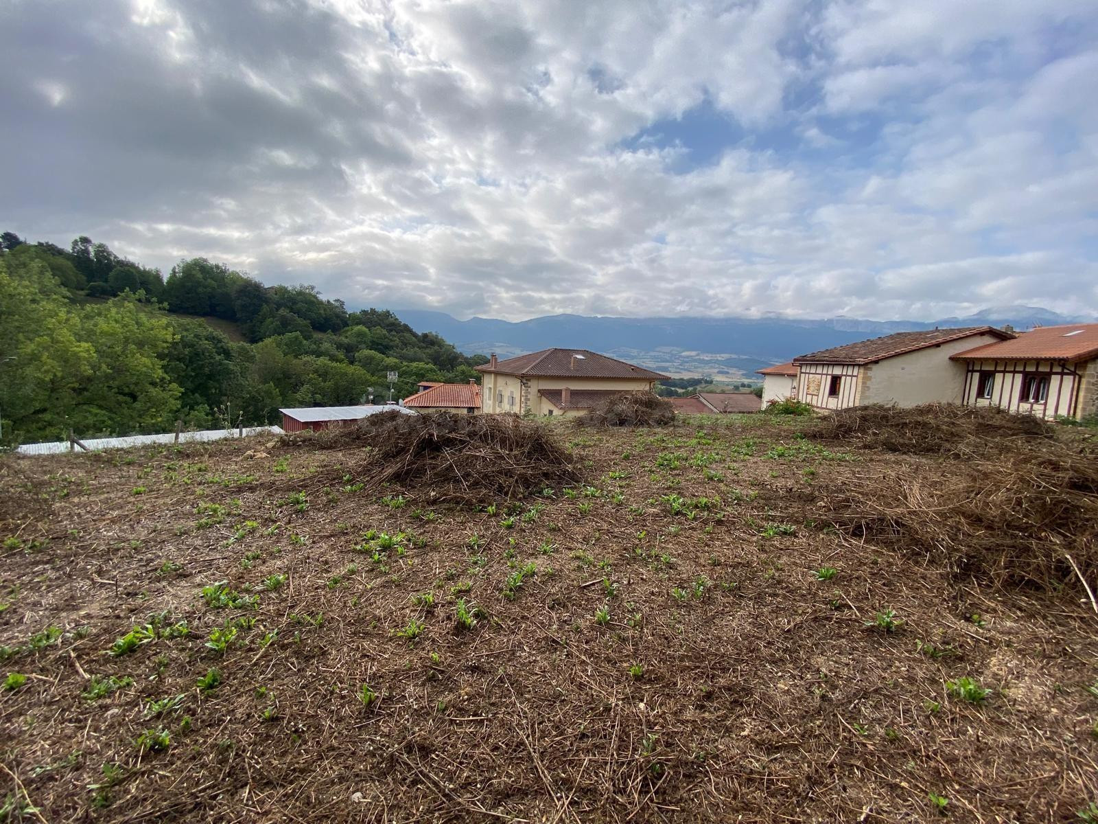 EN VENTA TERRENO URBANO CON PROYECTO - foto 2