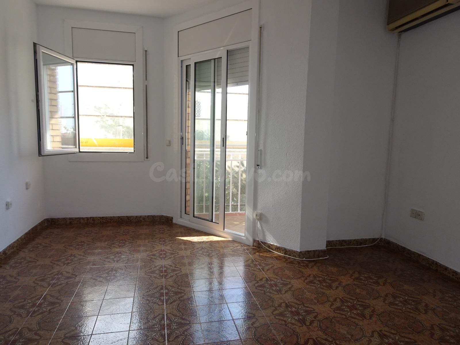 Piso de 3 habitaciones con 2 balcones e inquilino solvente e