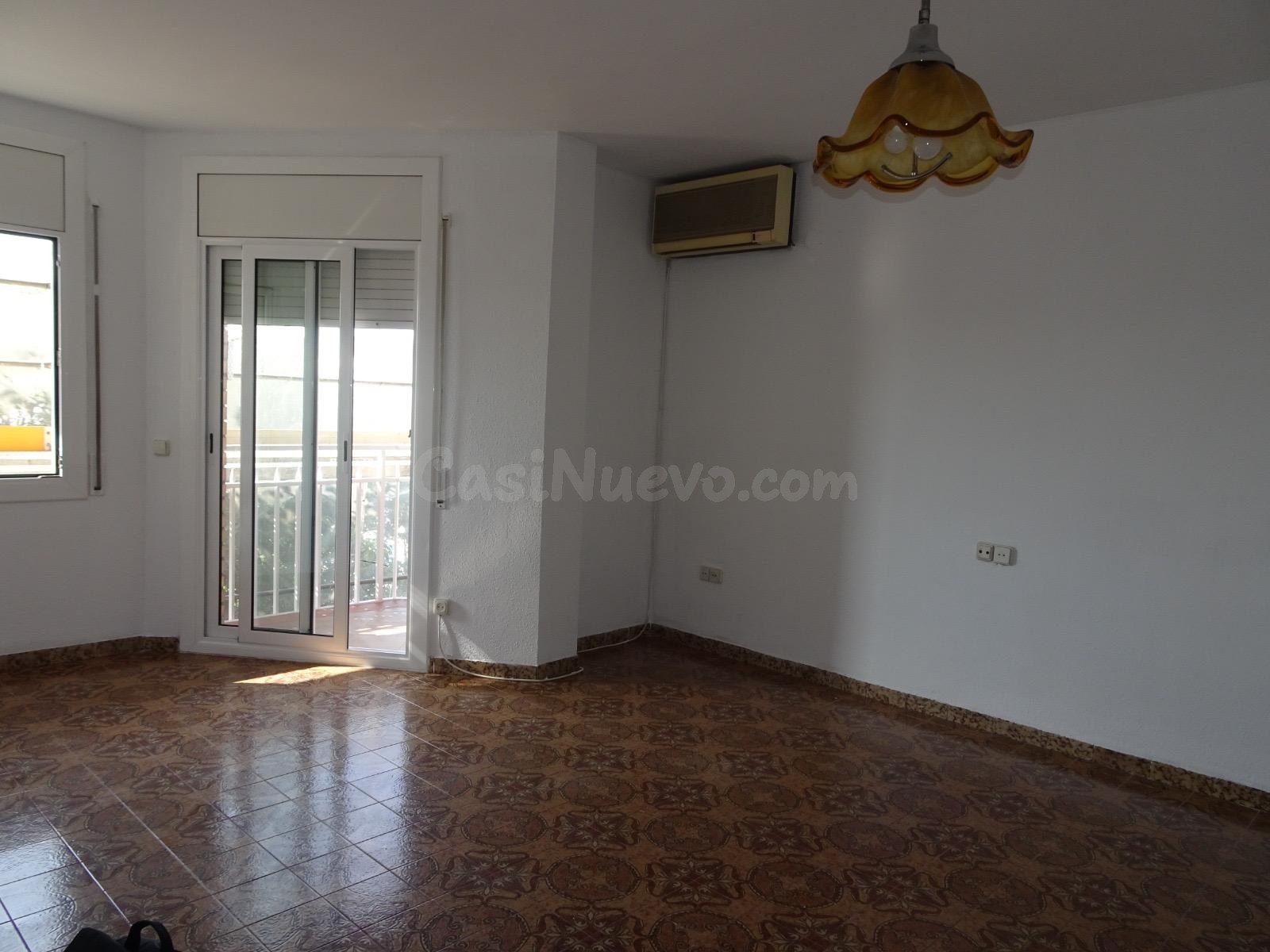 Piso de 3 habitaciones con 2 balcones e inquilino solvente e - foto 2