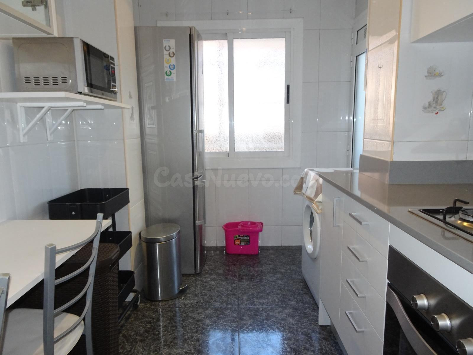 Piso de 3 habitaciones con 2 balcones e inquilino solvente e - foto 5