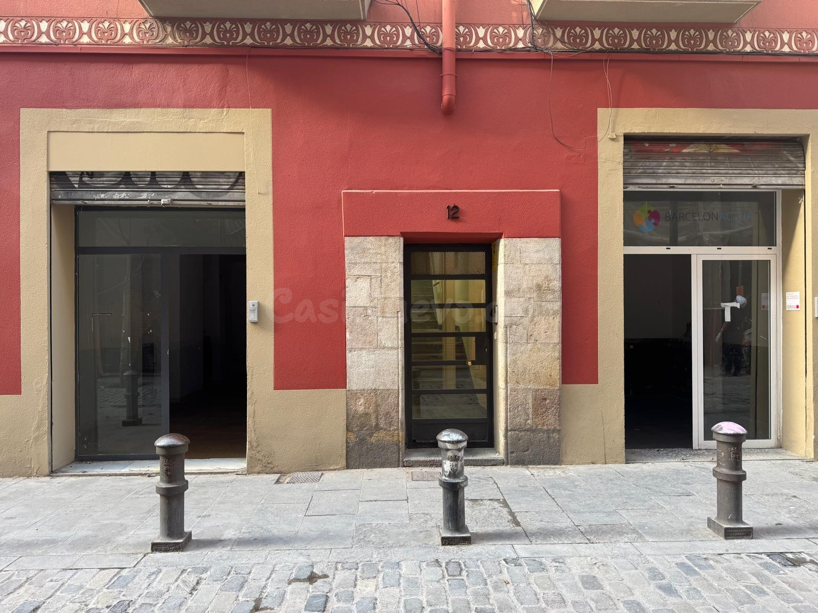 Dos Locales Comerciales - Carrer de l'Om
