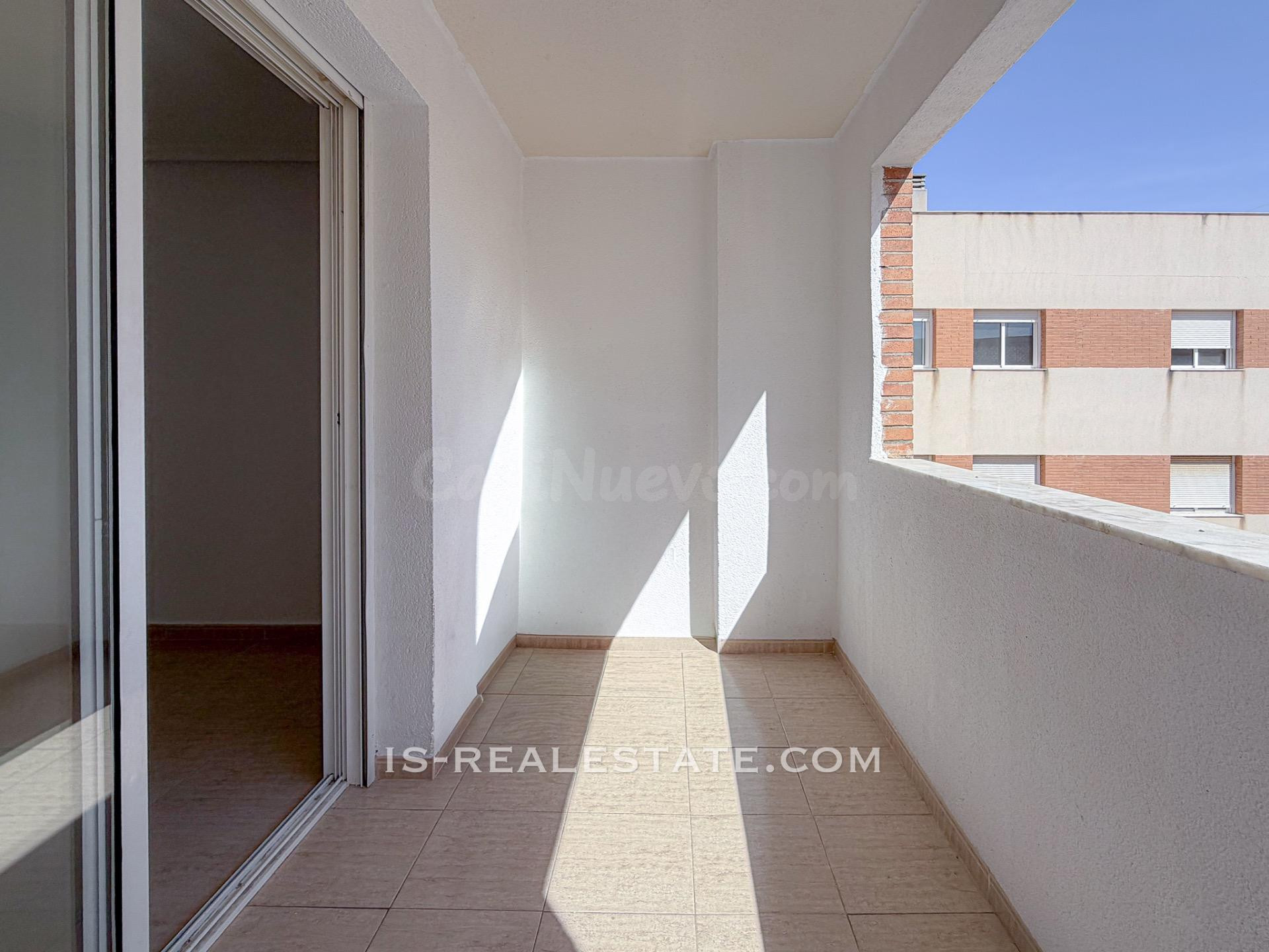 Espectacular piso (Año 2005) con excelente ubicación céntrica y terraza con vistas despejadas