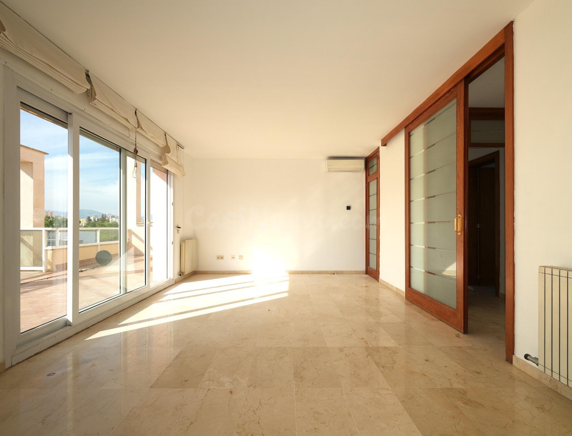 Ático con gran terraza y aparcamiento en Paseo Marítimo – Zo - foto 4