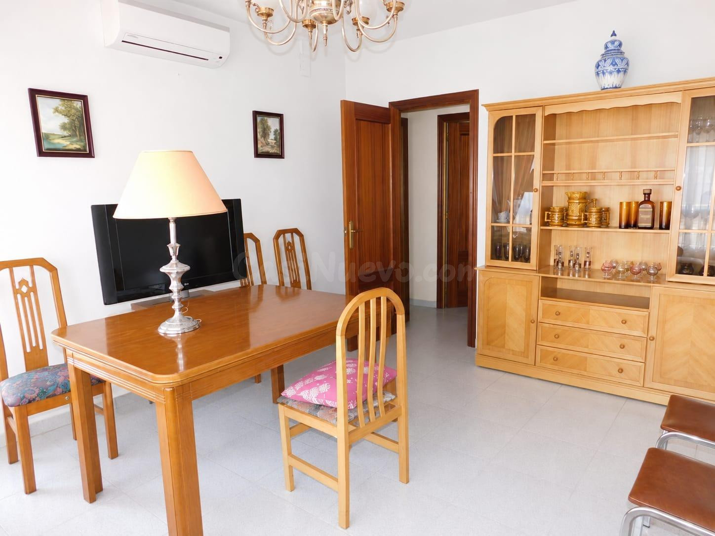 Chalet Adosado en zona Ctra. Ugena, de 5 Dormitorios 3 baños - foto 4