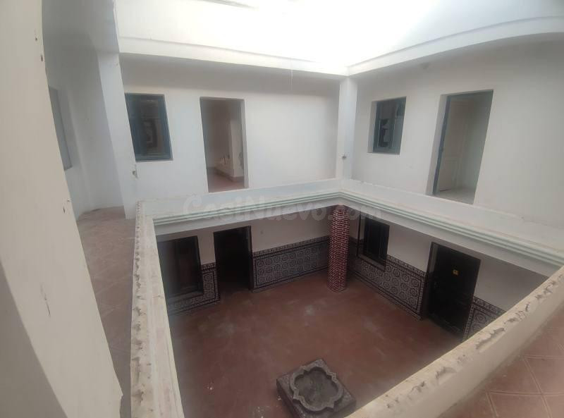 Gran casa en el centro del pueblo, 3plantas, 10hab. - foto 2