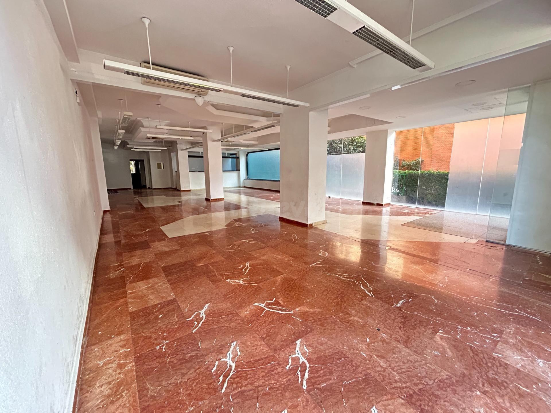 Excelente local comercial en zona privilegiada de Guadalajar