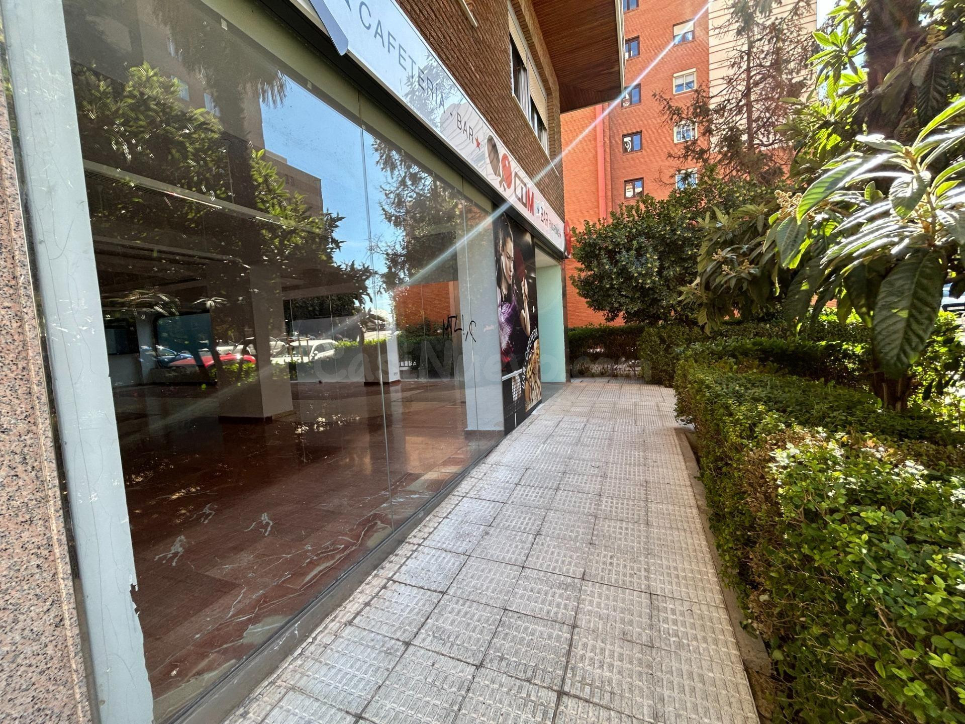 Excelente local comercial en zona privilegiada de Guadalajar - foto 4