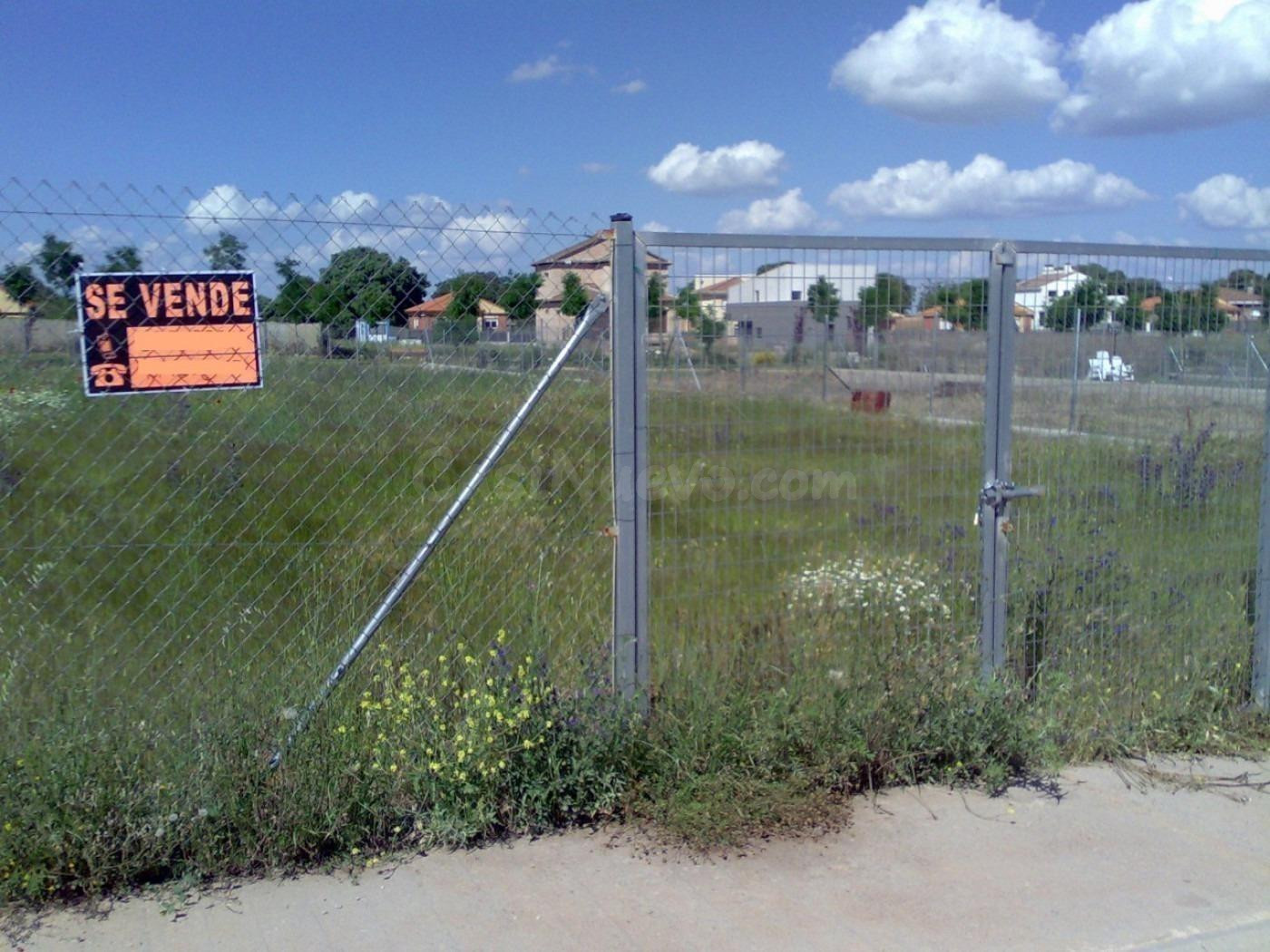 INMOBILIARIA ARBETETA VENDE TERRENO URBANO EN URB. MEDINA AZ