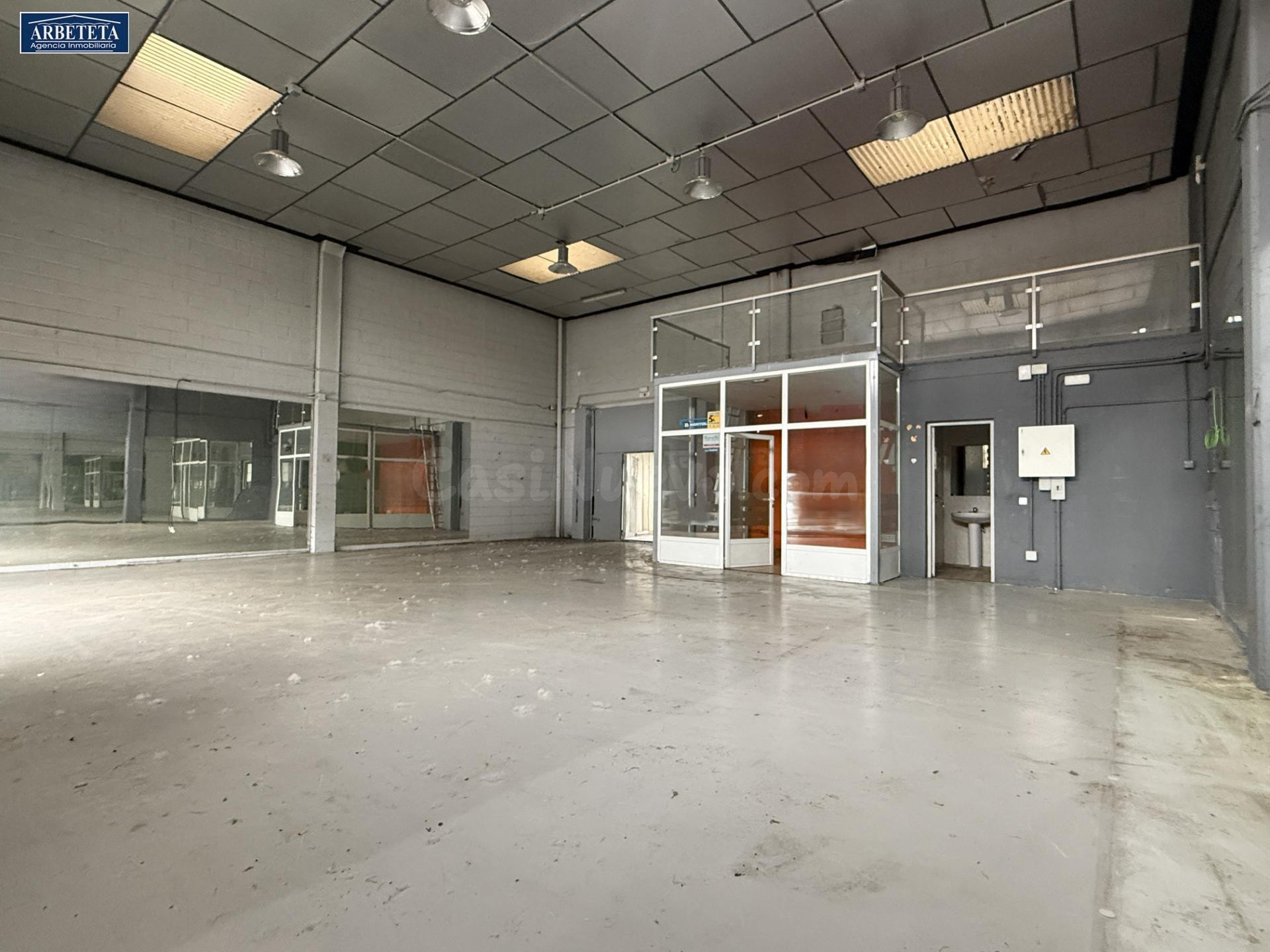 Agencia Inmobiliaria Arbeteta, ALQUILA nave. - foto 3
