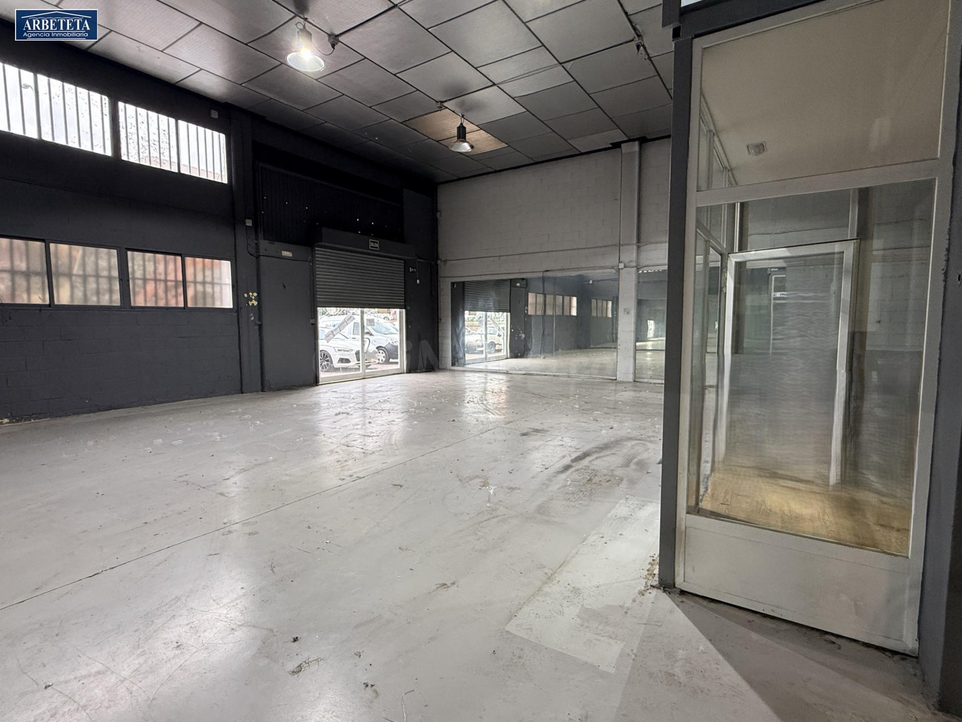Agencia Inmobiliaria Arbeteta, ALQUILA nave. - foto 4