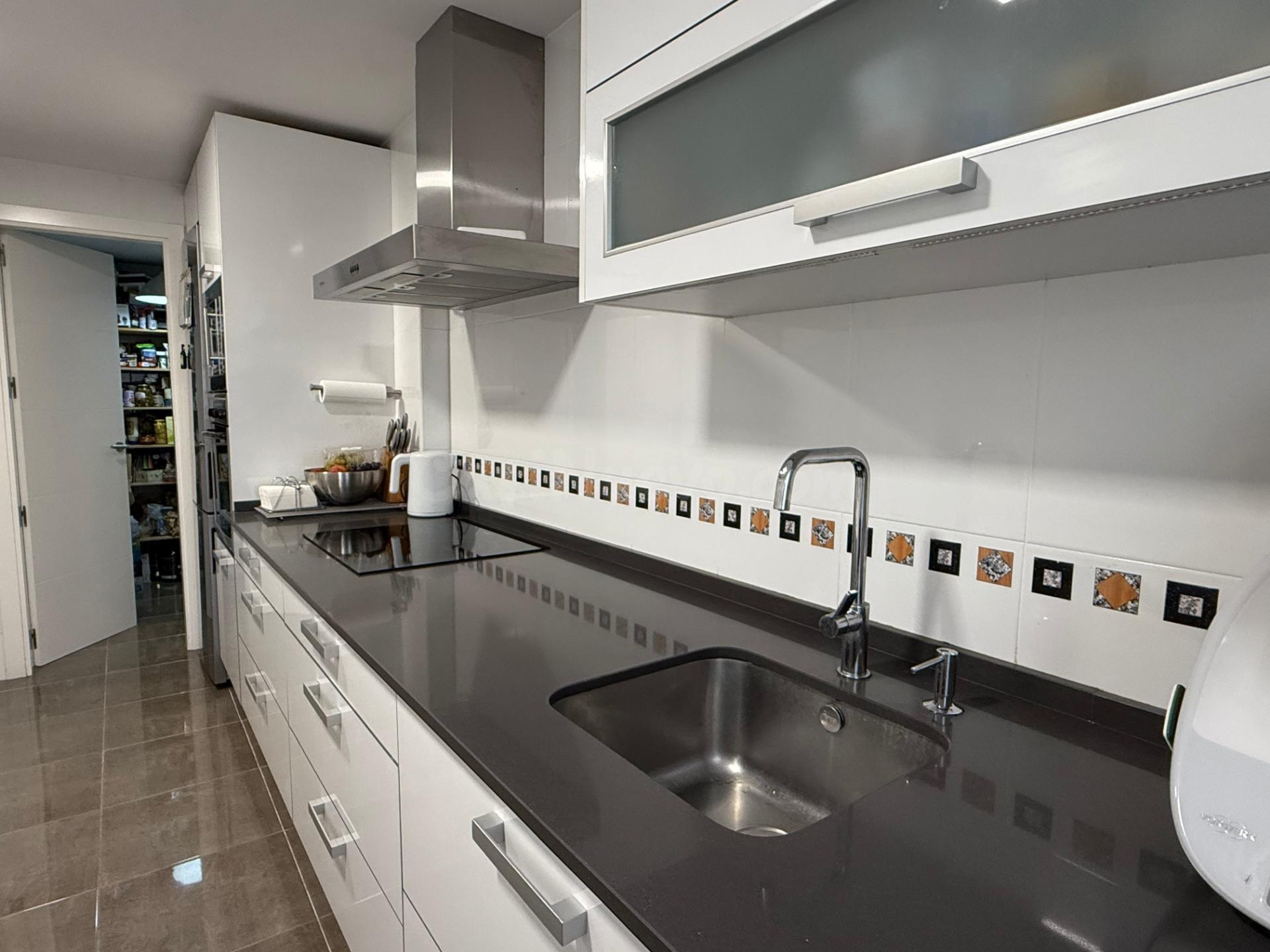 Magnífica casa familiar con piscina comunitaria en Los Valle - foto 4