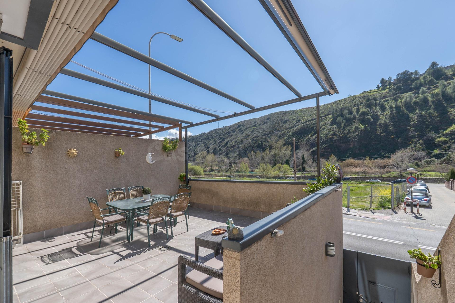 VENTA DE EXCLUSIVA CASA EN CARRETERA DE LA SIERRA - GRANADA