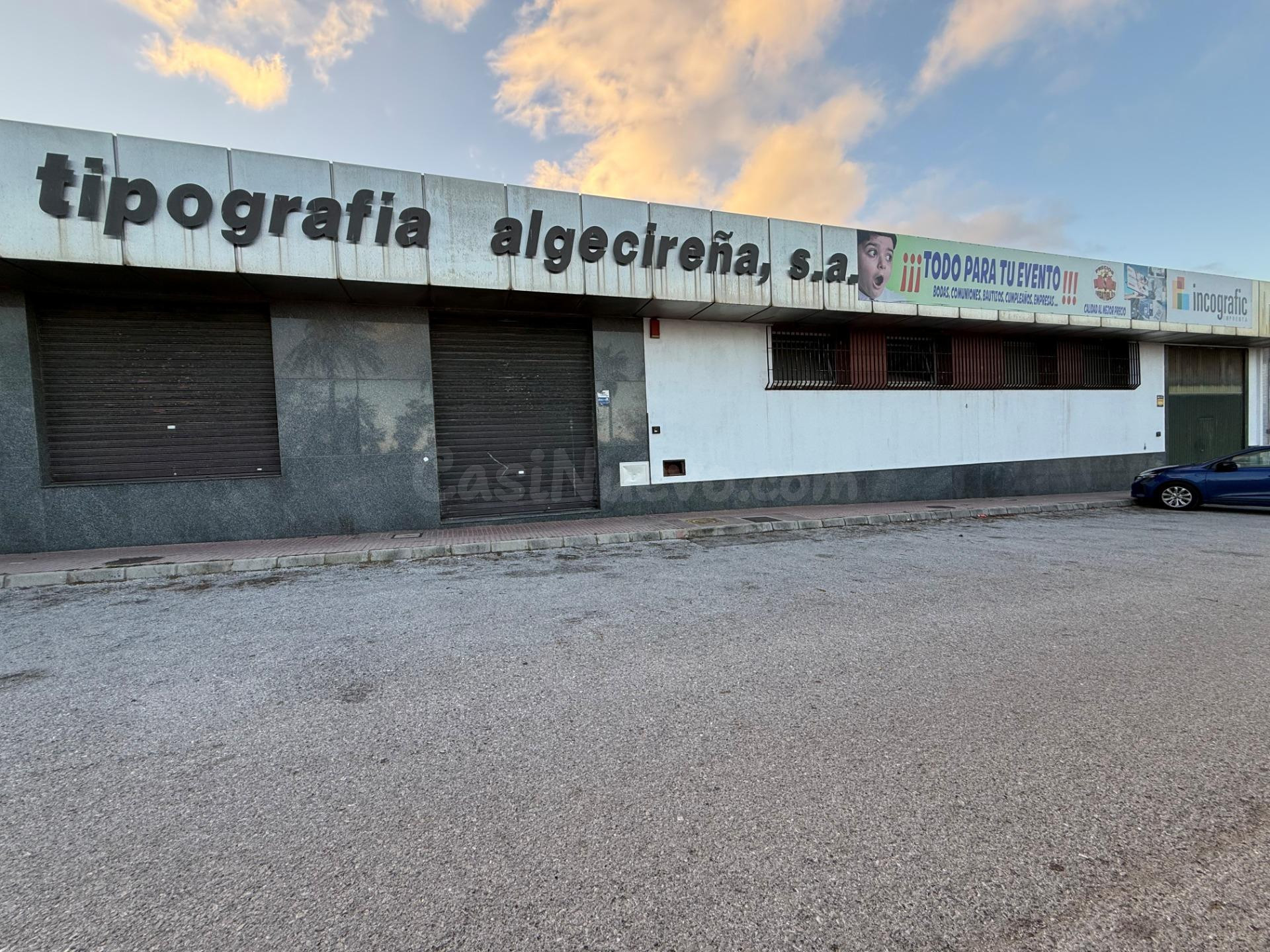 LOCAL COMERCIAL 684 M2.