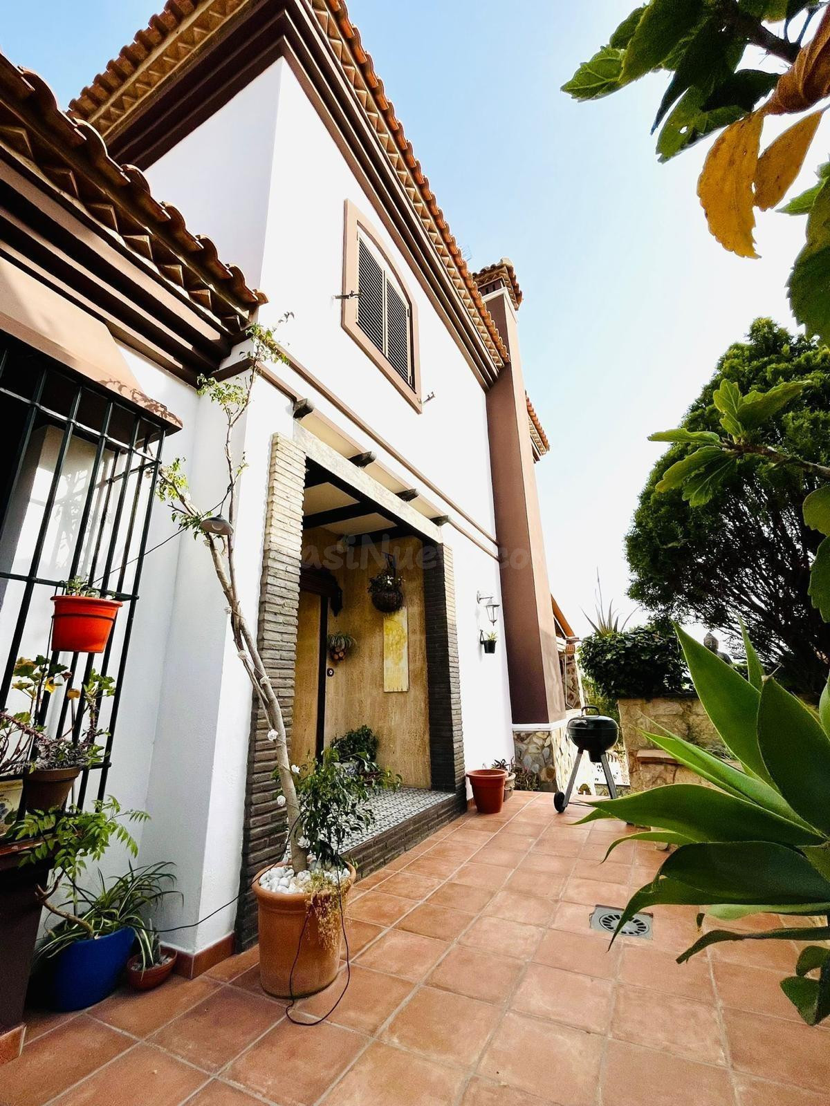 Chalet con piscina en Getares