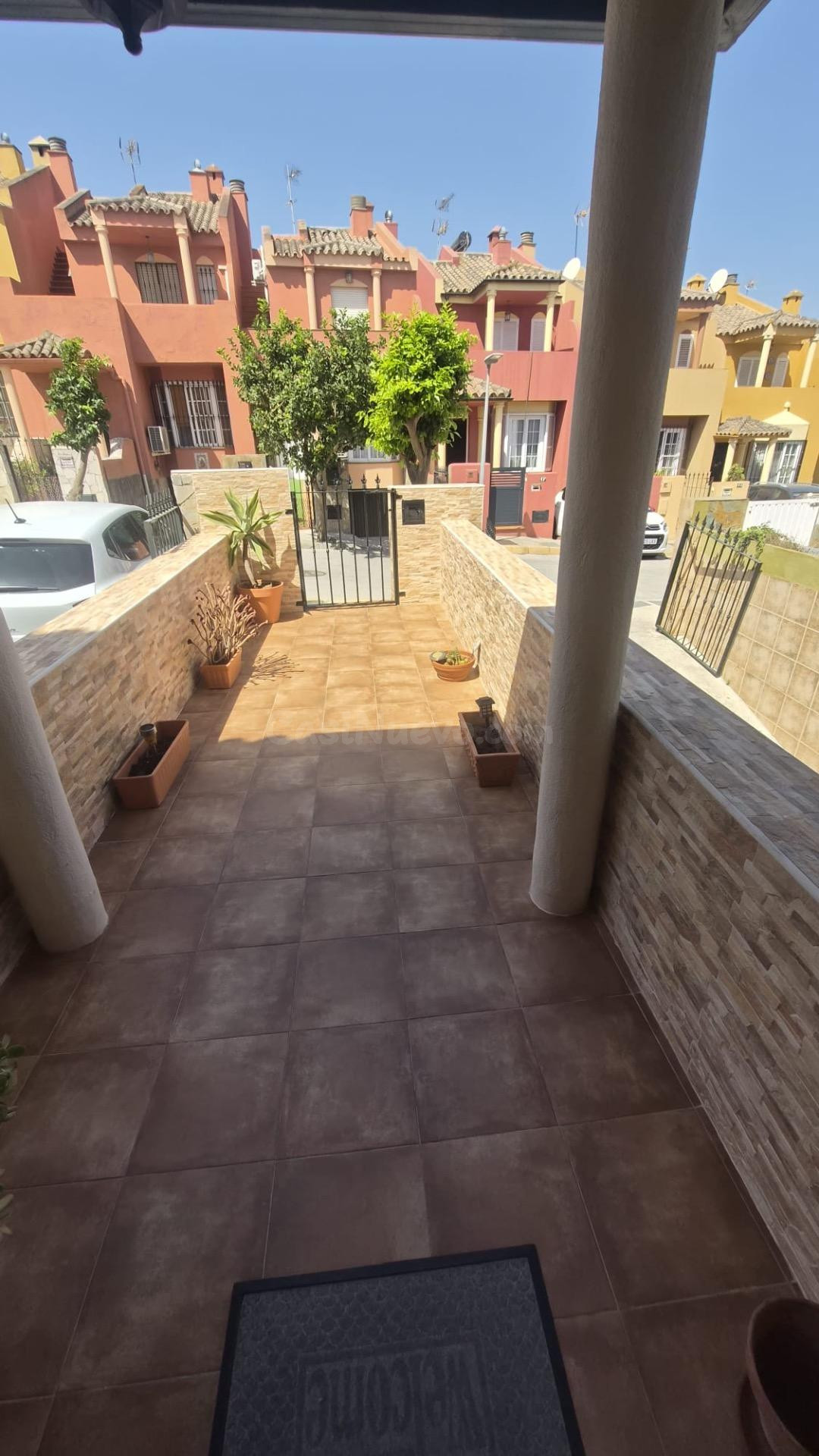 Vivienda unifamiliar de 3 plantas con jardín, terrazas y garaje en Algeciras